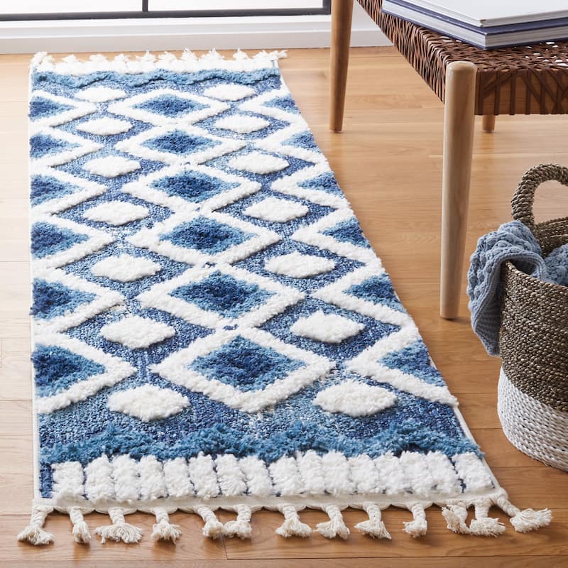 SAFAVIEH Moroccan Tassel Shag Veta 2-inch Thick Rug - 2'3" x 8' Runner - Blue/Ivory