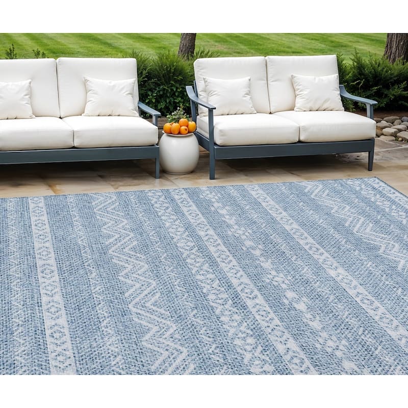 HomeRoots Southwestern Transitional Rectangle Outdoor Rug - 8' X 10'