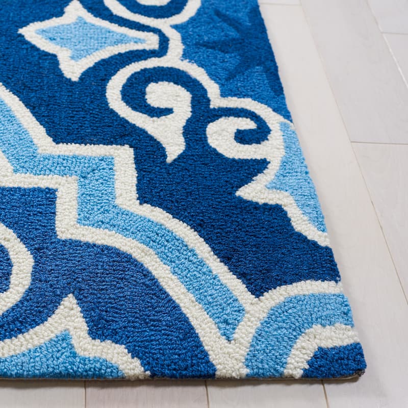 SAFAVIEH Handmade Four Seasons Tota Floral Rug