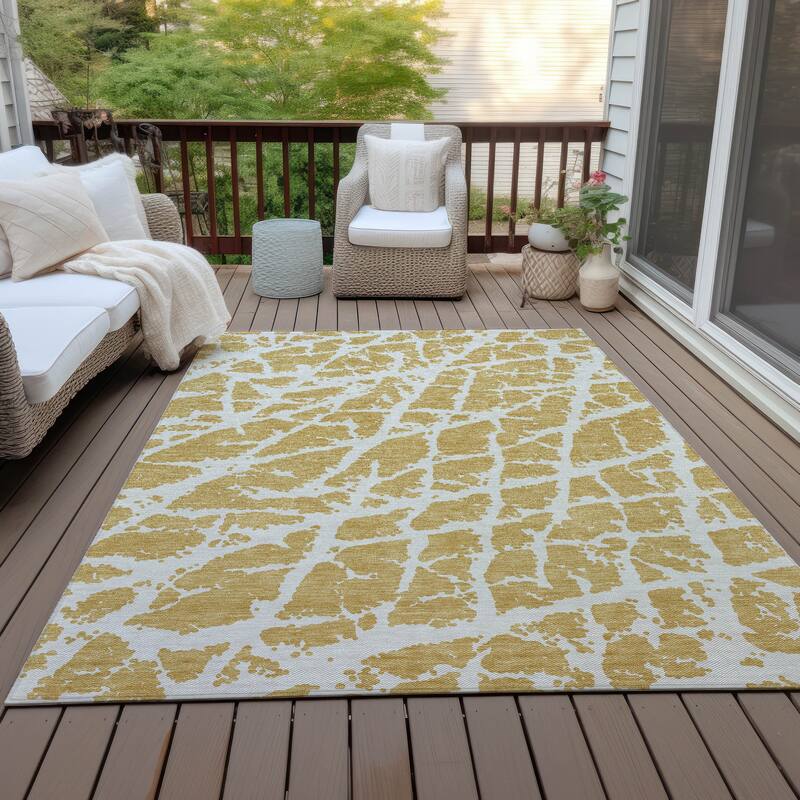 Machine Washable Indoor/ Outdoor Transitional Gold Crackle Chantille Rug