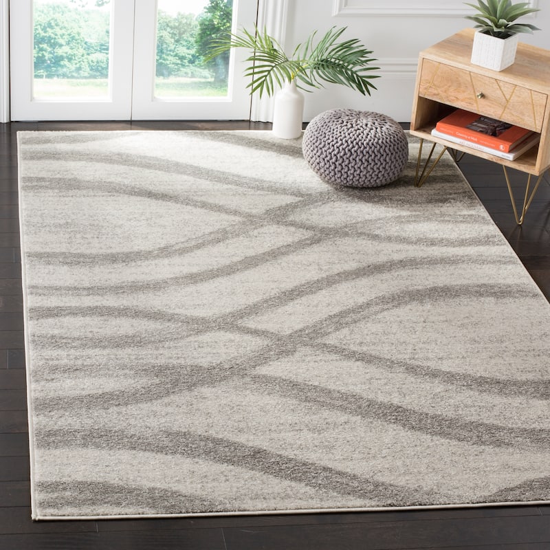 SAFAVIEH Adirondack Lelia Modern Abstract Distressed Rug - 4' x 6' - Cream/Grey