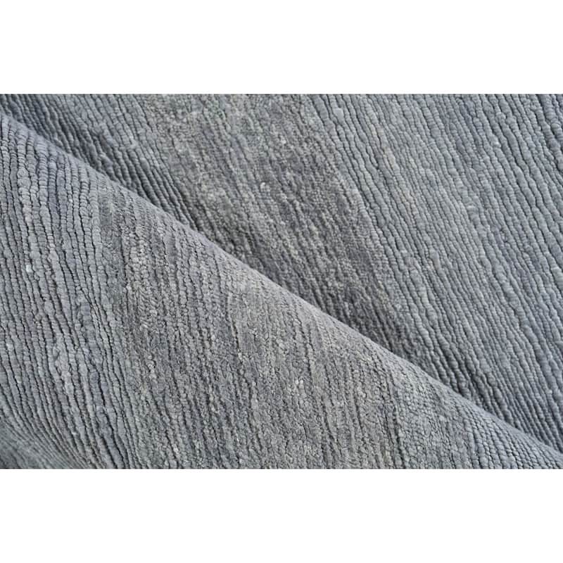 EXQUISITE RUGS Merino Wool Hand-knotted Dark Grey Area Rug.