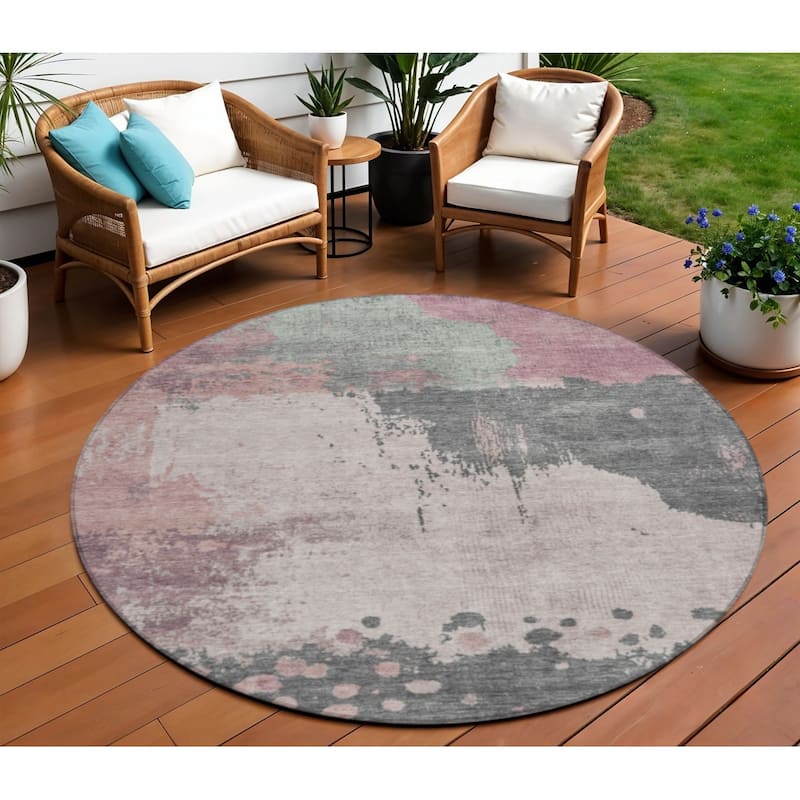 HomeRoots Abstract Transitional Rectangle Outdoor Rug - 8' Round