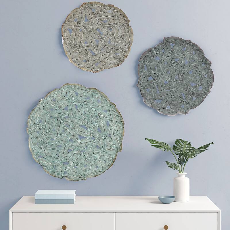 Roomfitters Textured Feather 3-Piece Metal Disc Wall Decor Set, Modern Round 20-Inch Dimensional verdigris Wall Art, Blue
