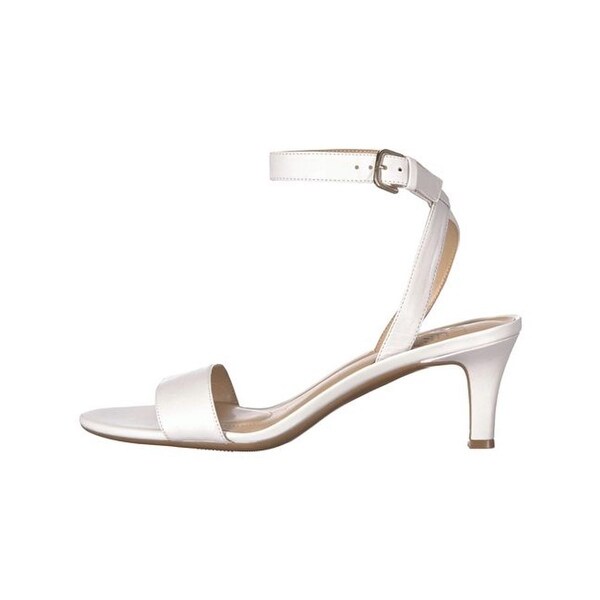 naturalizer hattie sandal