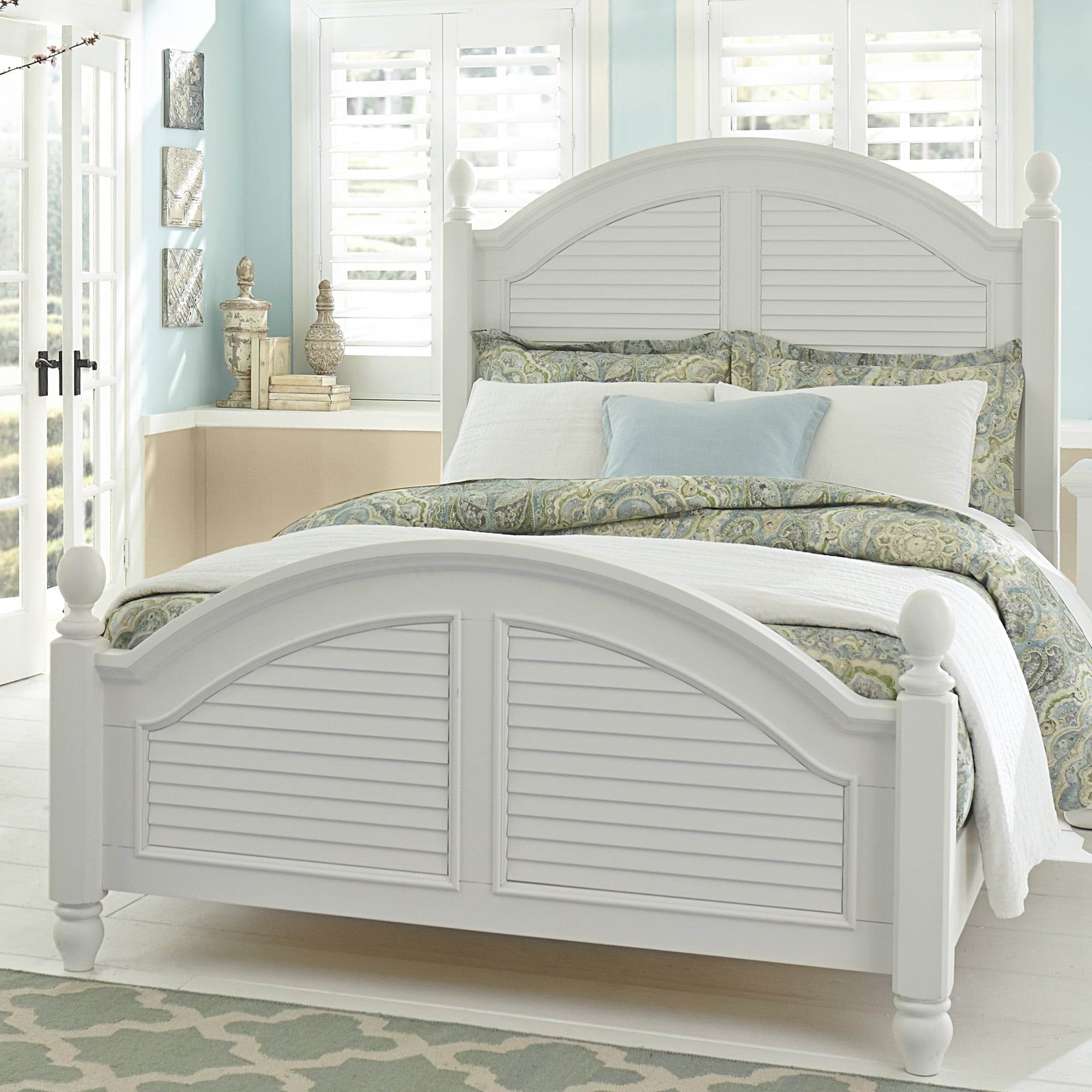 https://ak1.ostkcdn.com/images/products/is/images/direct/74675940b458ced7b8c0d99e506969ce0621d568/Summer-House-I-Oyster-White-Queen-Poster-Bed.jpg