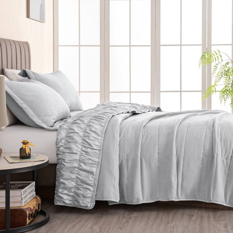 Luxurious Textured Spandex Solid Quilt Set With Shams