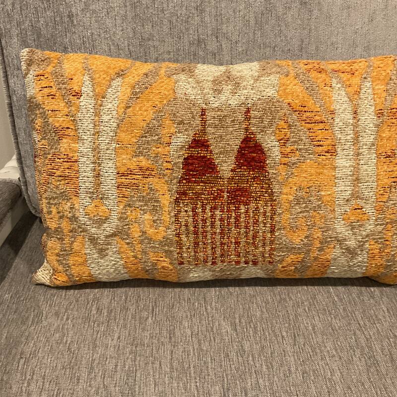 HERAT ORIENTAL Handmade Chenille Throw Pillow