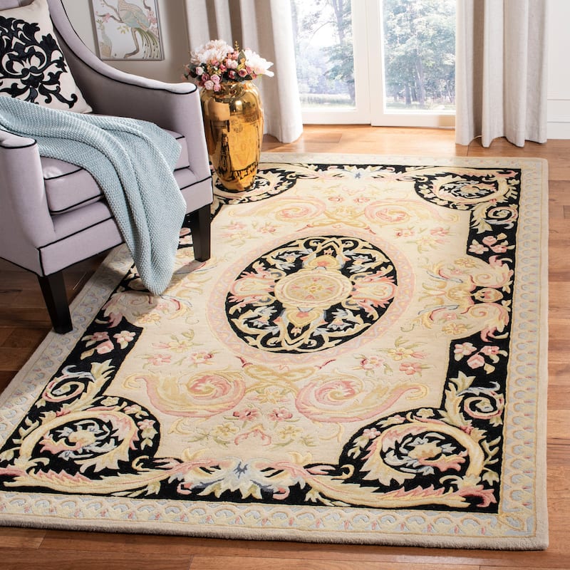 SAFAVIEH Handmade Savonnerie Alice Traditional Oriental Wool Rug - 4' x 6' - Ivory/Gold