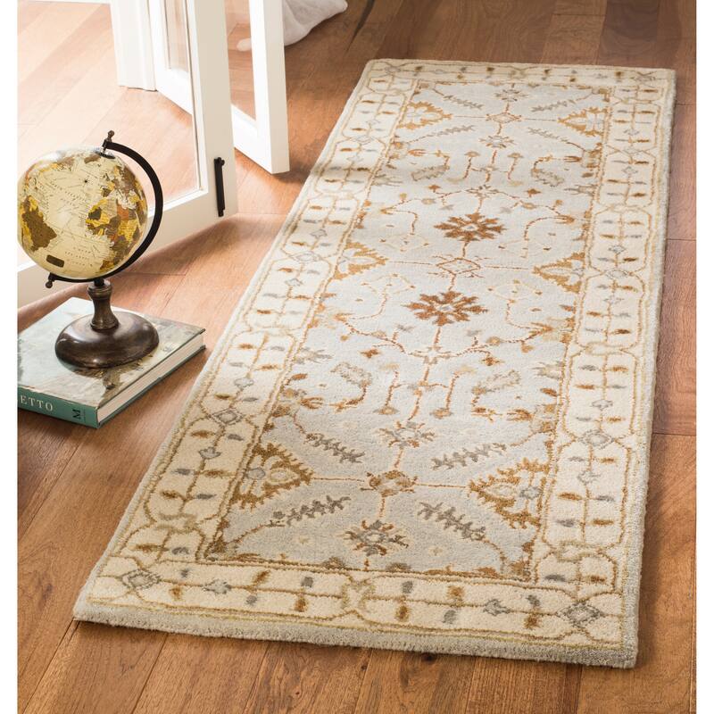 SAFAVIEH Handmade Royalty Jesuina Traditional Oriental Wool Rug - 2'3" x 7' Runner - Light Grey/Cream
