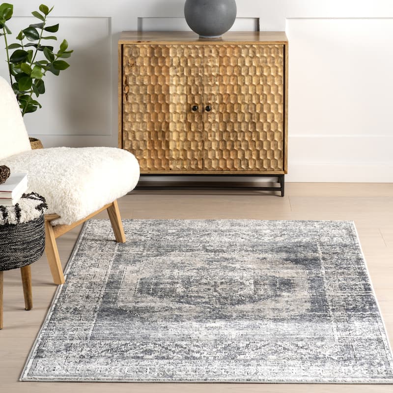 Nuloom Jayla Barbed Iris Medallion Area Rug
