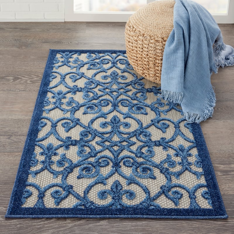 Nourison Aloha Transitional Scroll Indoor/Outdoor Damask Rug