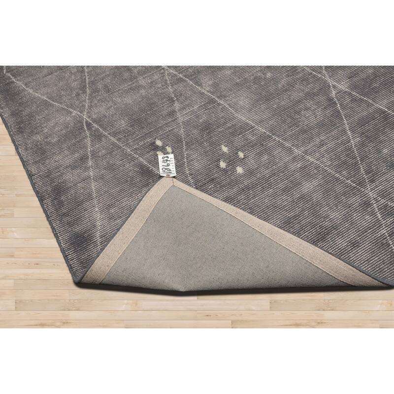 LoomBloom Gray Hand Woven Moroccan Wool Contemporary Oriental Area Rug - 5' 3'' x 7' 7''
