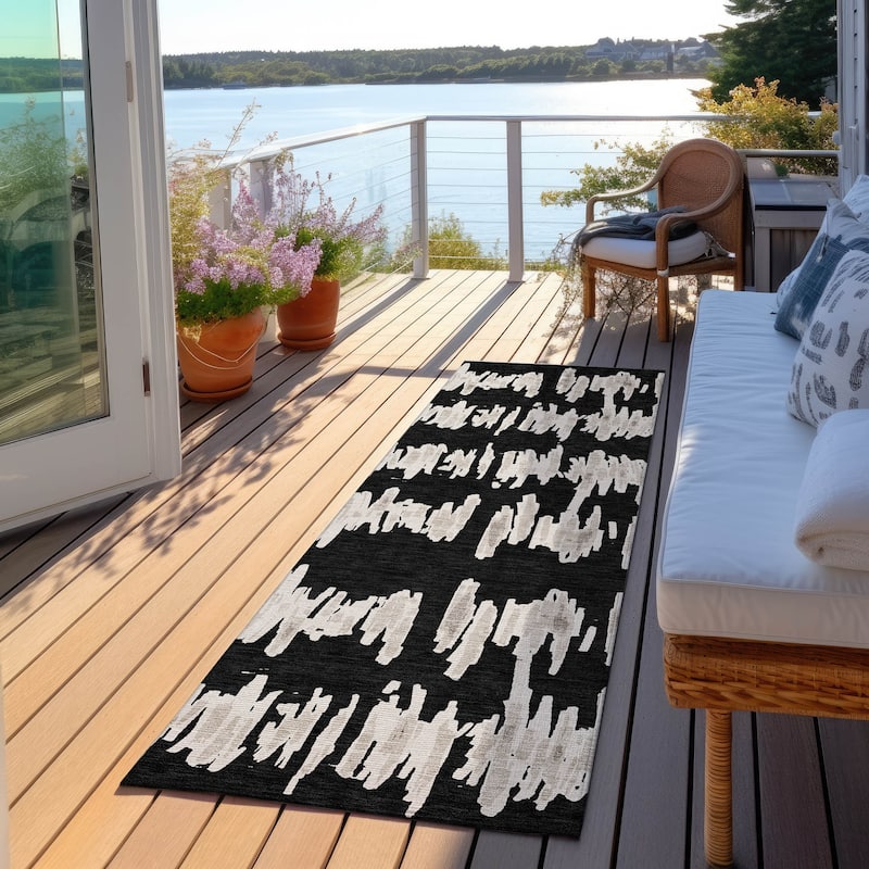 Machine Washable Indoor/ Outdoor Chantille Abstract Contemporary Rug - Black - 2'3" x 7'6"