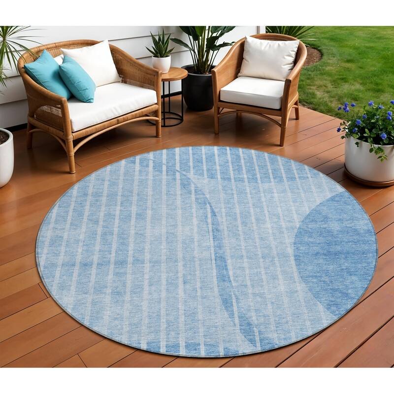 HomeRoots Striped Transitional Rectangle Outdoor Rug - 8' Round