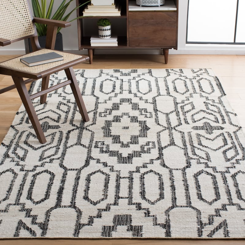 SAFAVIEH Natural Fiber Erla Boho Jute Rug - 8' x 10' - Ivory/Black