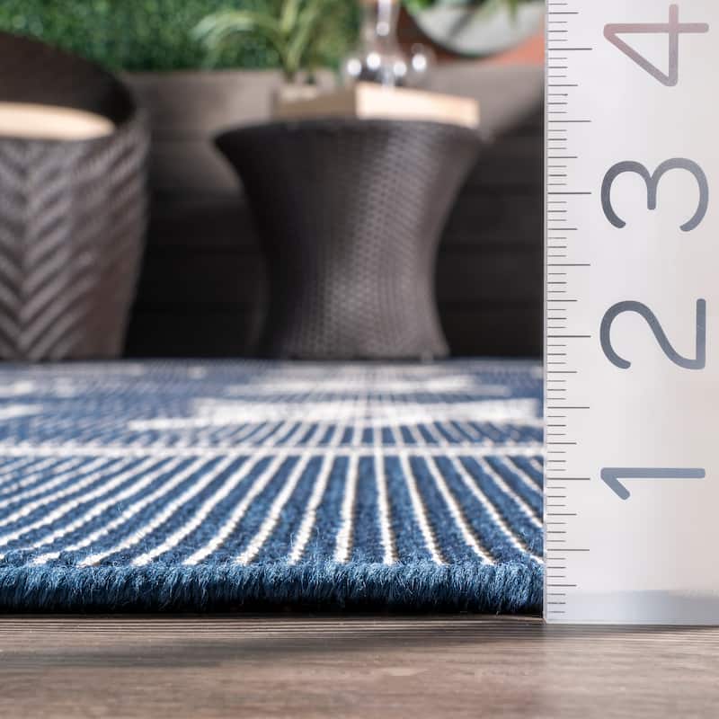 Nuloom Hillary Geometric Tribal Indoor/Outdoor Area Rug
