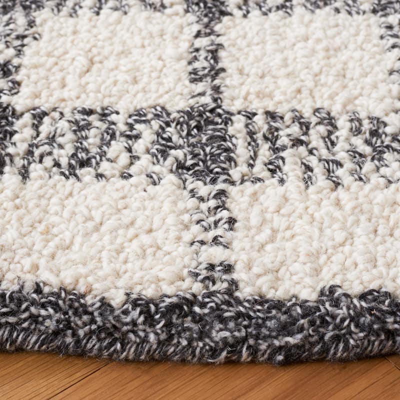 SAFAVIEH Handmade Abstract Zilia Checkered Wool Rug