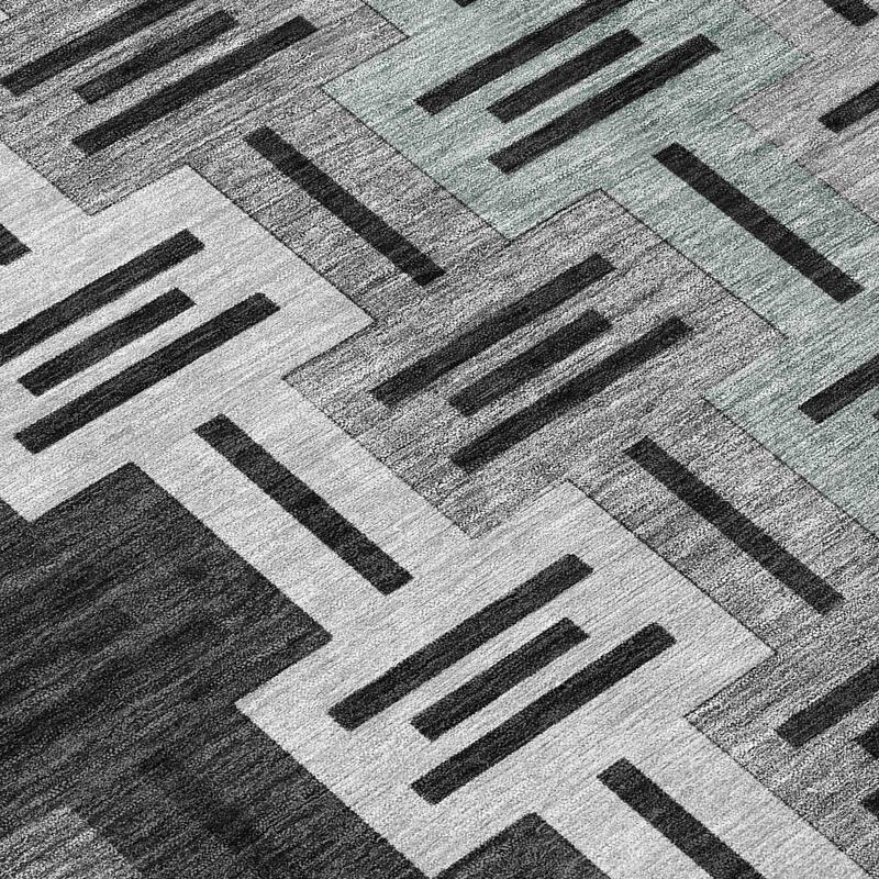 Machine Washable Indoor/ Outdoor Modern Wamego Chantille Rug