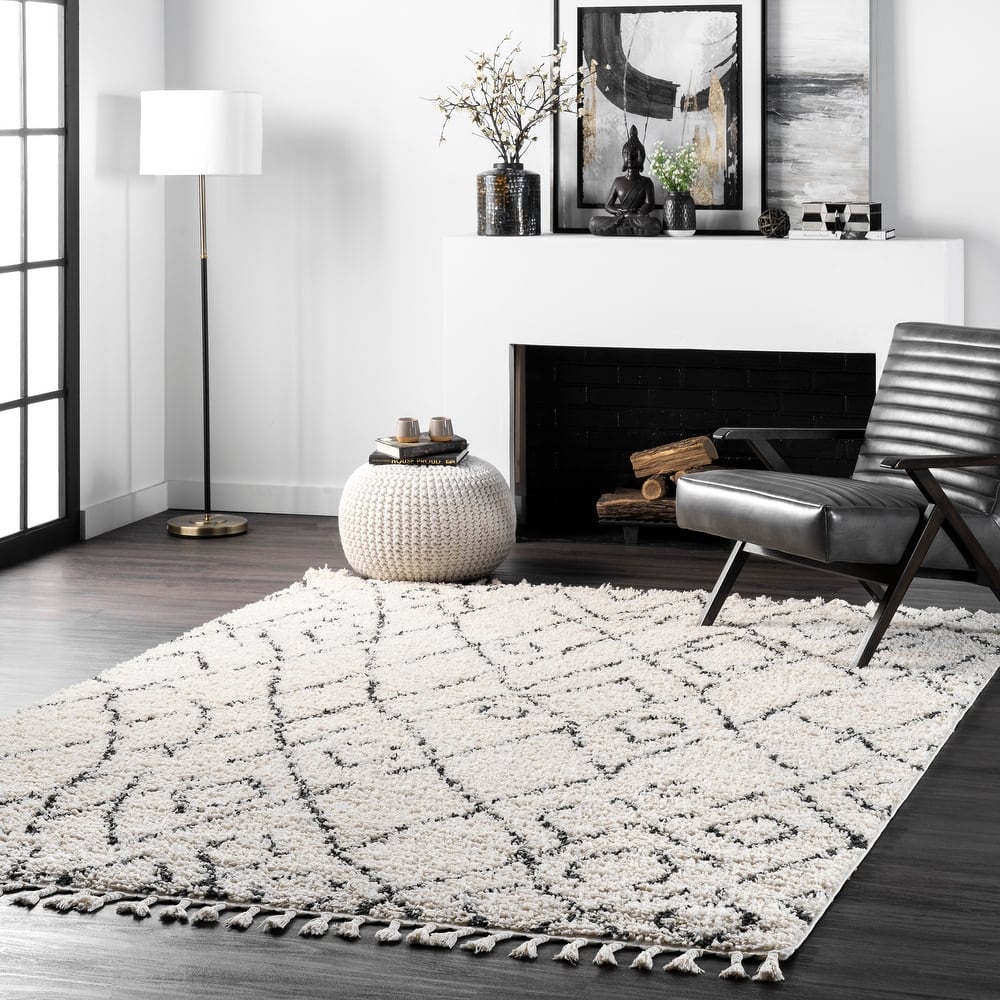 Nuloom Nieves Moroccan Diamond Tassel Area Rug