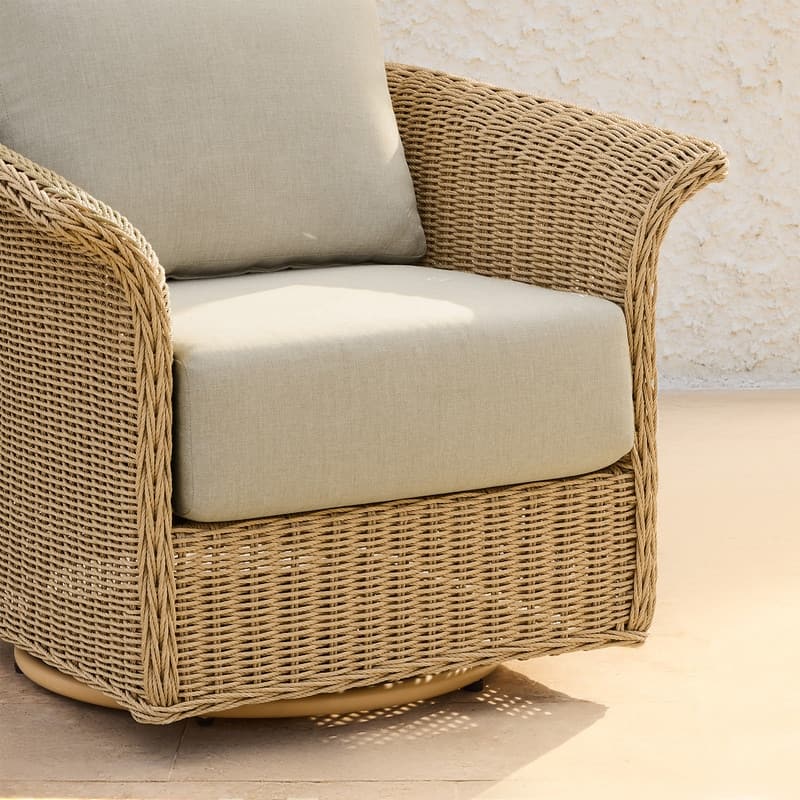 Spruce & Spring Patio Fruniture Outdoor Swivel Chair and Side Table