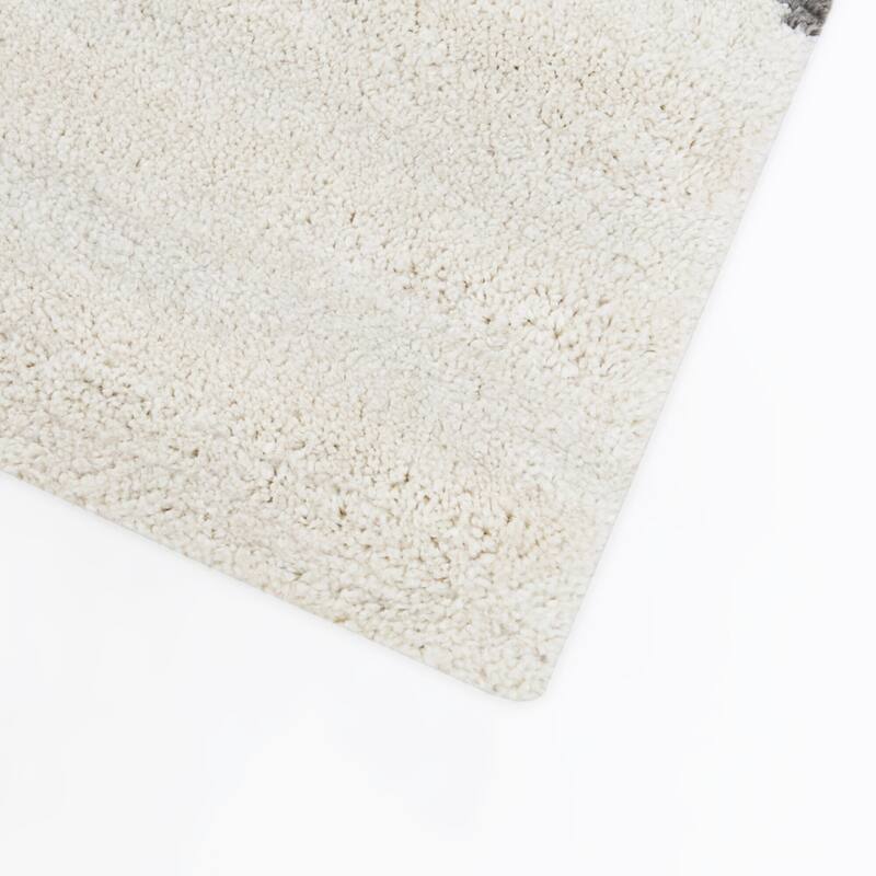 Christine Diamond Geometric Area Rug