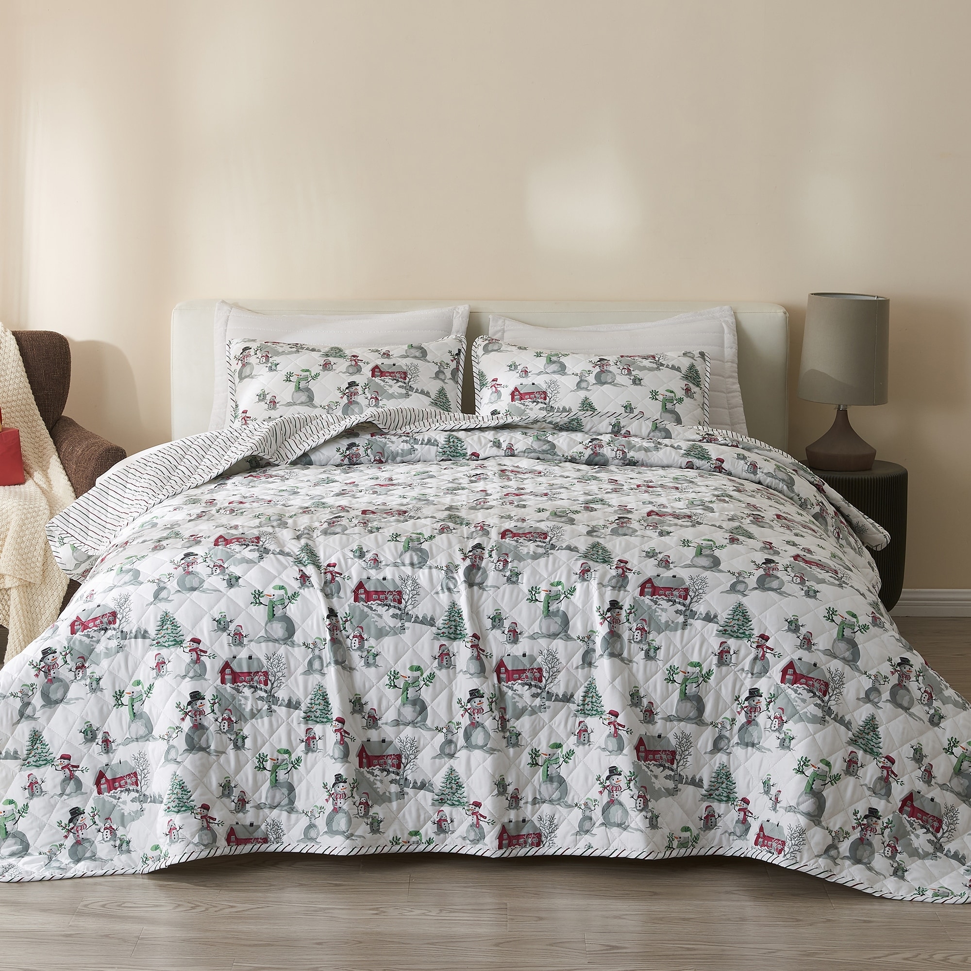 Premium Holiday Printed Microfiber Quilt Set with Shams