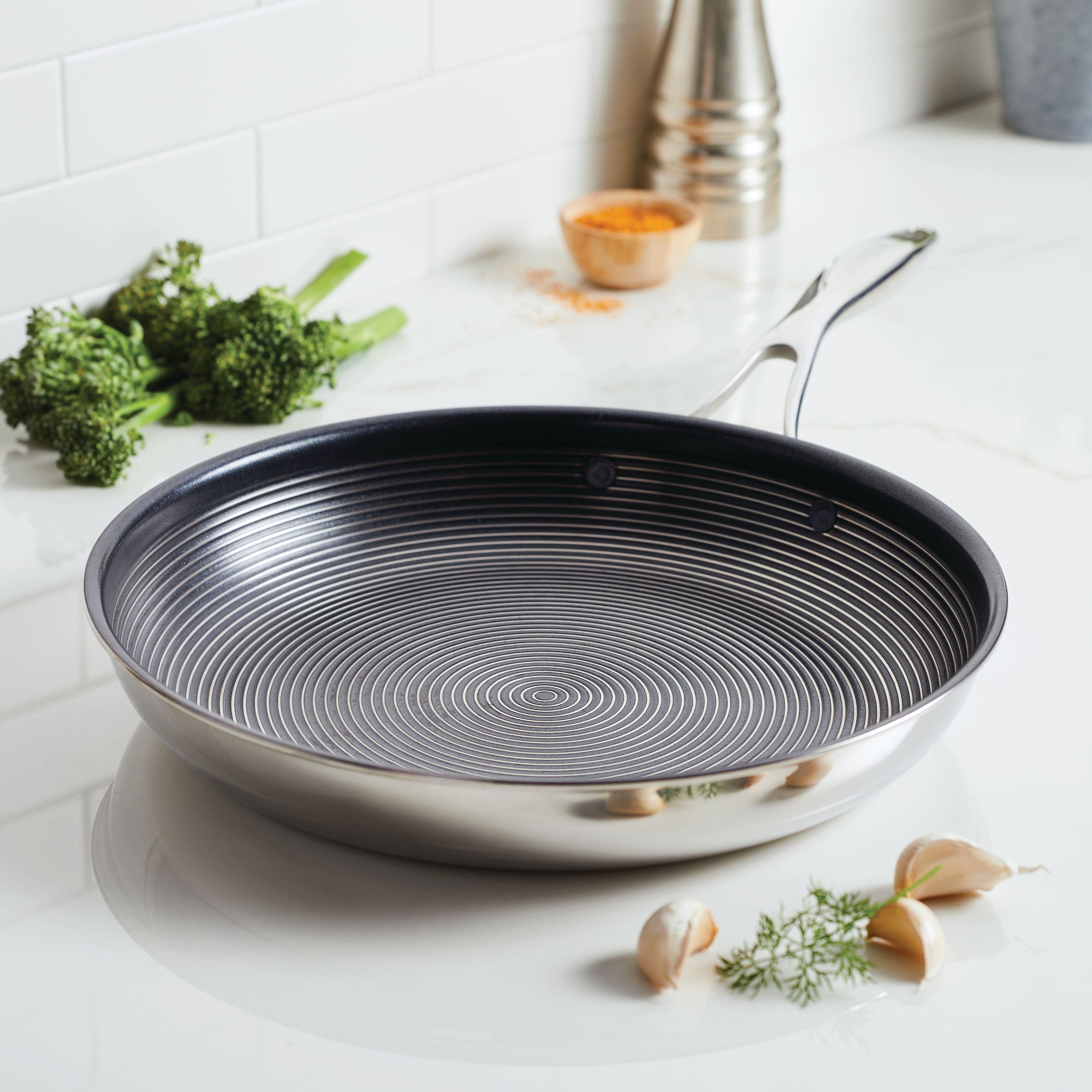 https://ak1.ostkcdn.com/images/products/is/images/direct/74d55af94aed6eb61a27f91cab4d18fcbdcb4a35/Circulon-Clad-Stainless-Steel-Induction-Frying-Pan-with-Hybrid-SteelShield-and-Nonstick-Technology%2C-12.5-Inch%2C-Silver.jpg