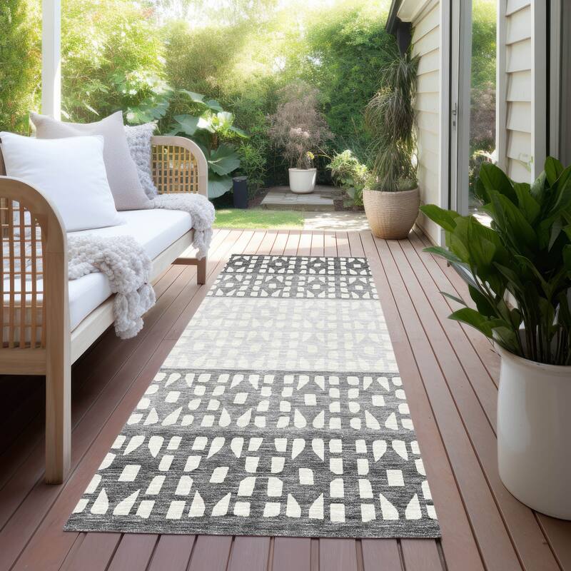 Machine Washable Indoor/ Outdoor Stripe Geo Chantille Rug - Gray - 2'3" x 7'6"