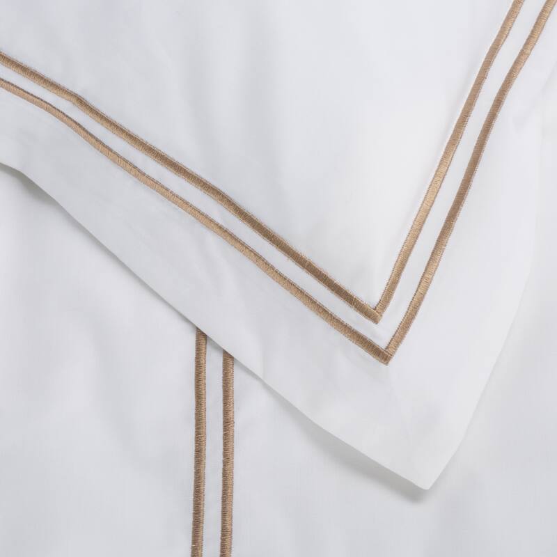SAFAVIEH Home Hotel Collection 2-Line Embroidered 300Tc Percale 3-piece Duvet Cover Set