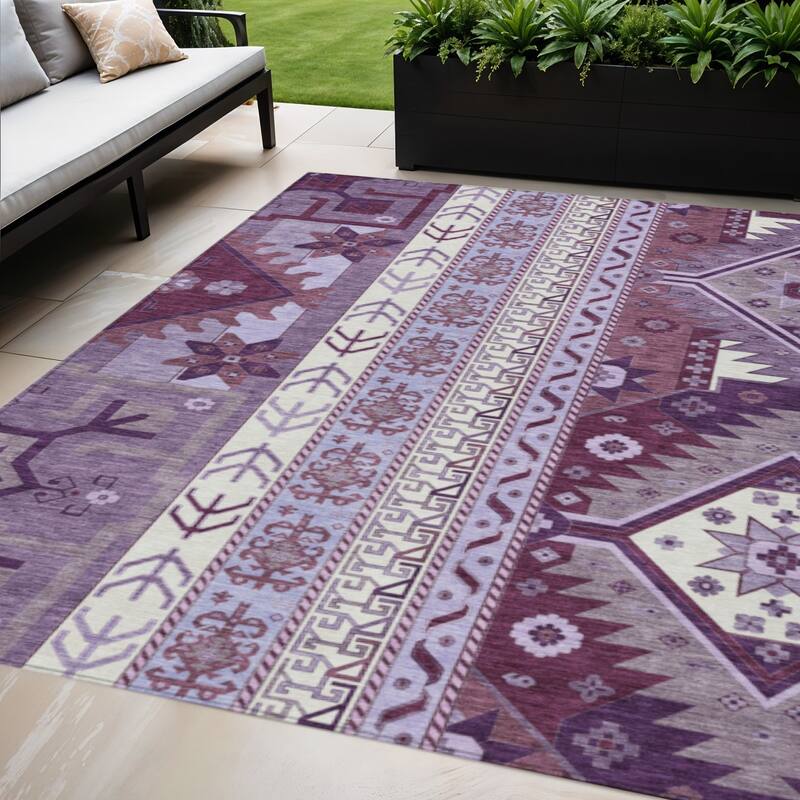 HomeRoots Aztec Transitional Rectangle Outdoor Rug - 5' X 8'