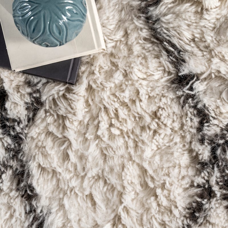 Nuloom Handmade Moroccan Trellis Wool Shag Rug