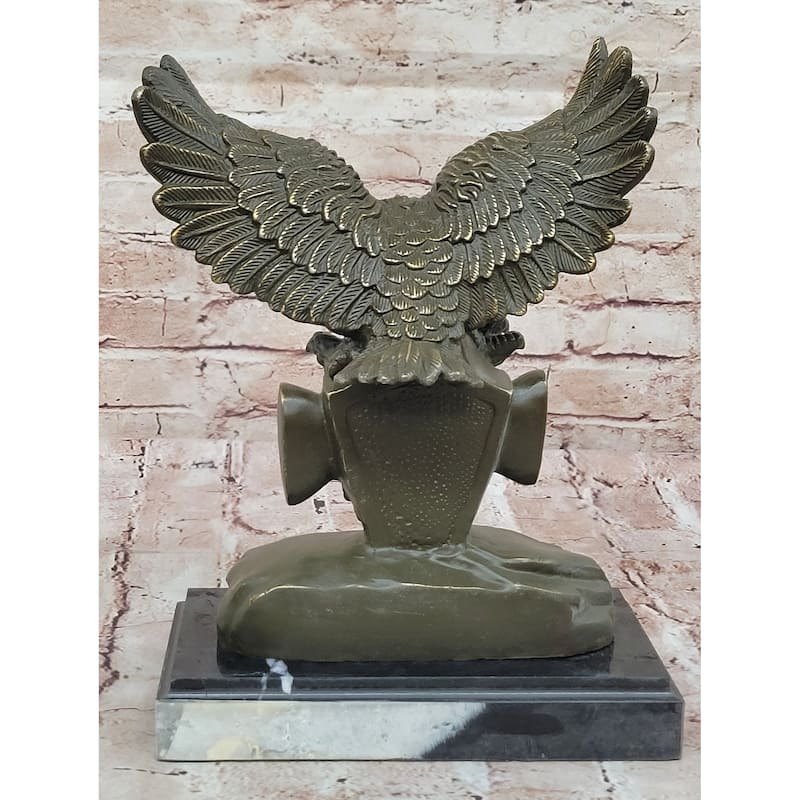 Bronze Eagle And Handshake Statue – Patriotic American Unity Sculpture