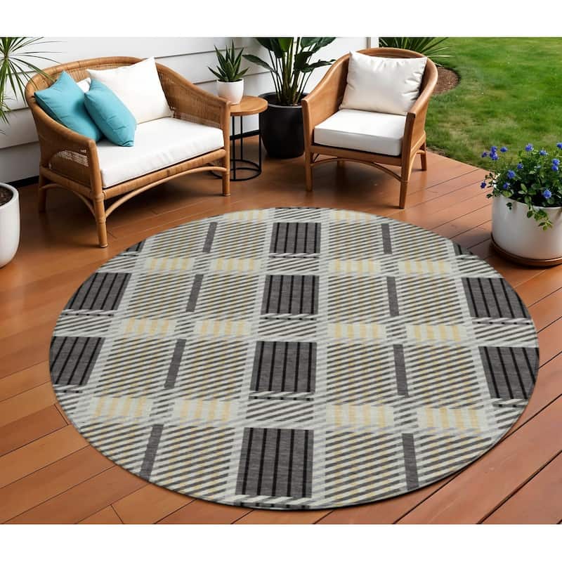 HomeRoots Plaid Transitional Rectangle Outdoor Rug - 8' Round