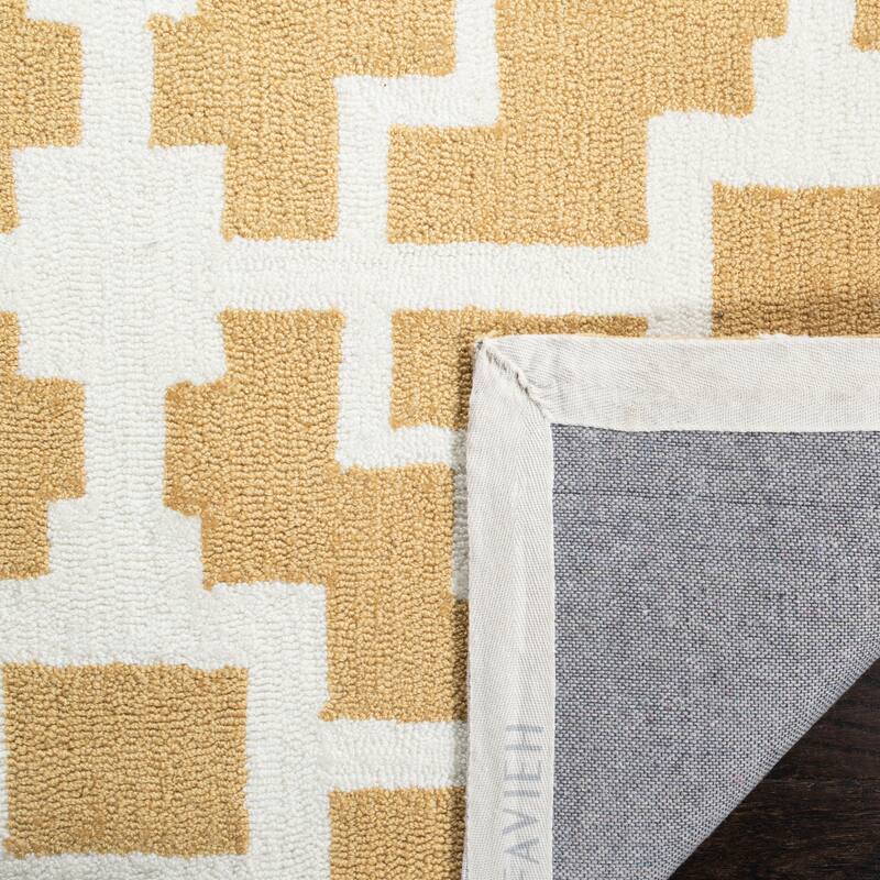 SAFAVIEH Handmade Four Seasons Dashamira Floral Rug
