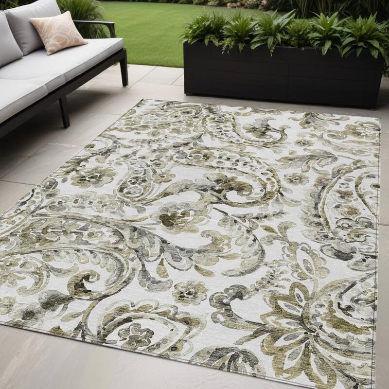 HomeRoots Paisley Transitional Rectangle Outdoor Rug - 5' X 8'