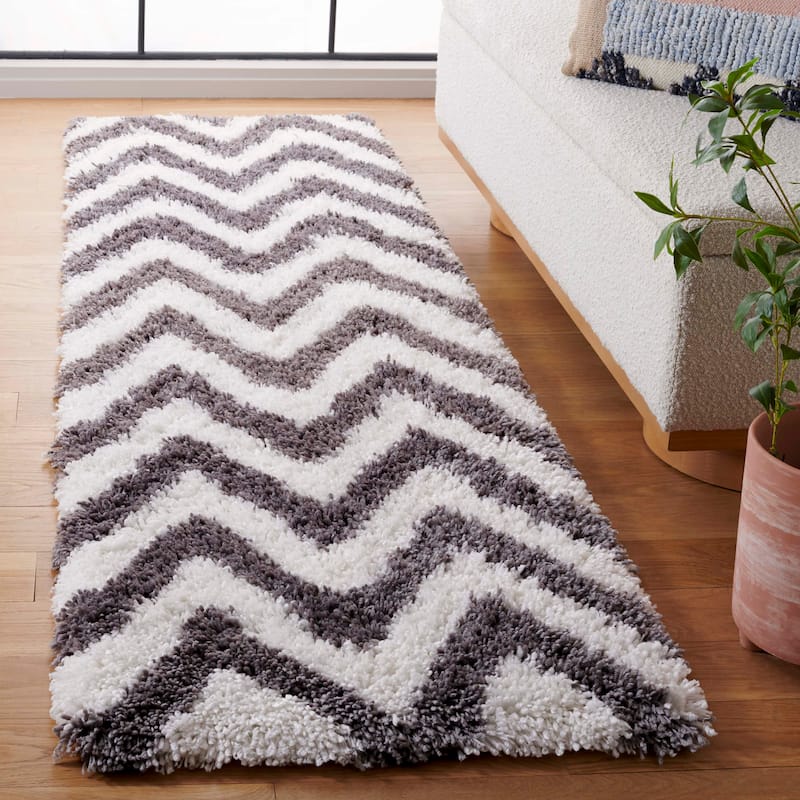 SAFAVIEH Handmade Kanesha Shag Karien Rug
