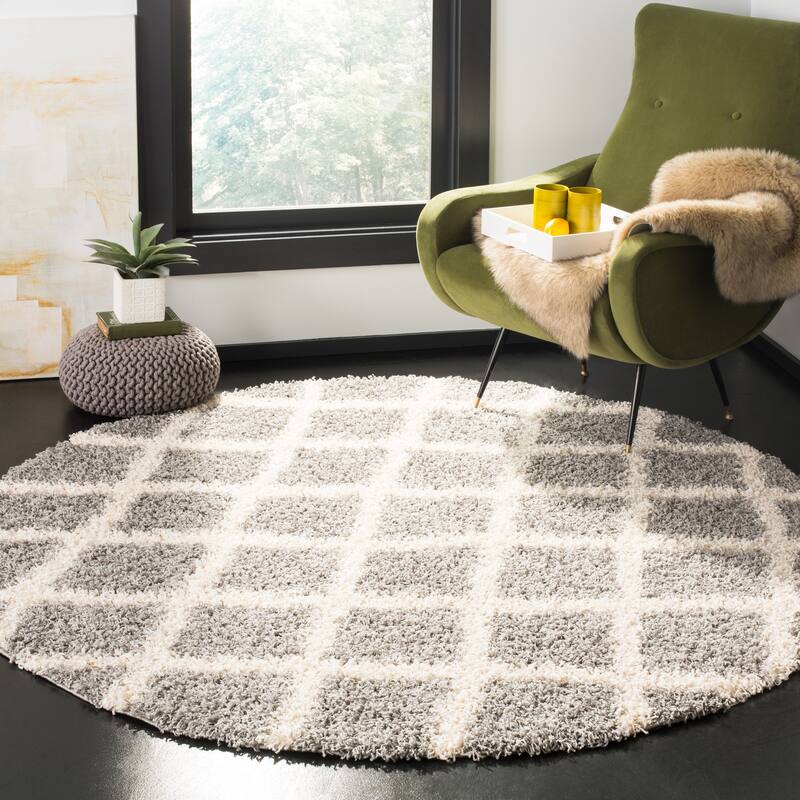 SAFAVIEH Dallas Shag Teja Trellis 1.5-inch Thick Rug - 6' Round - Grey/Ivory