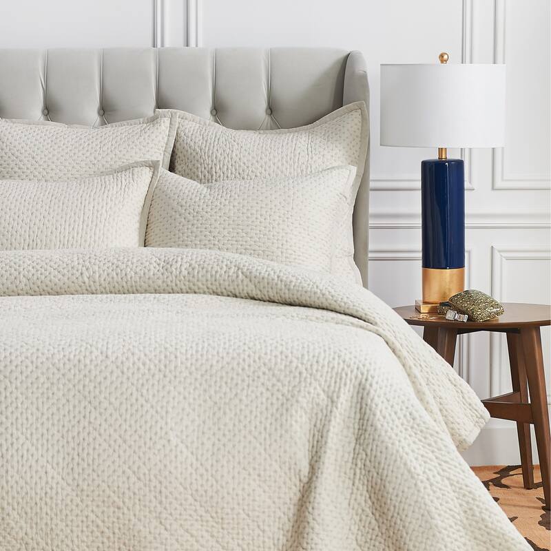 Mila Coverlet - Off-White - Full - Queen