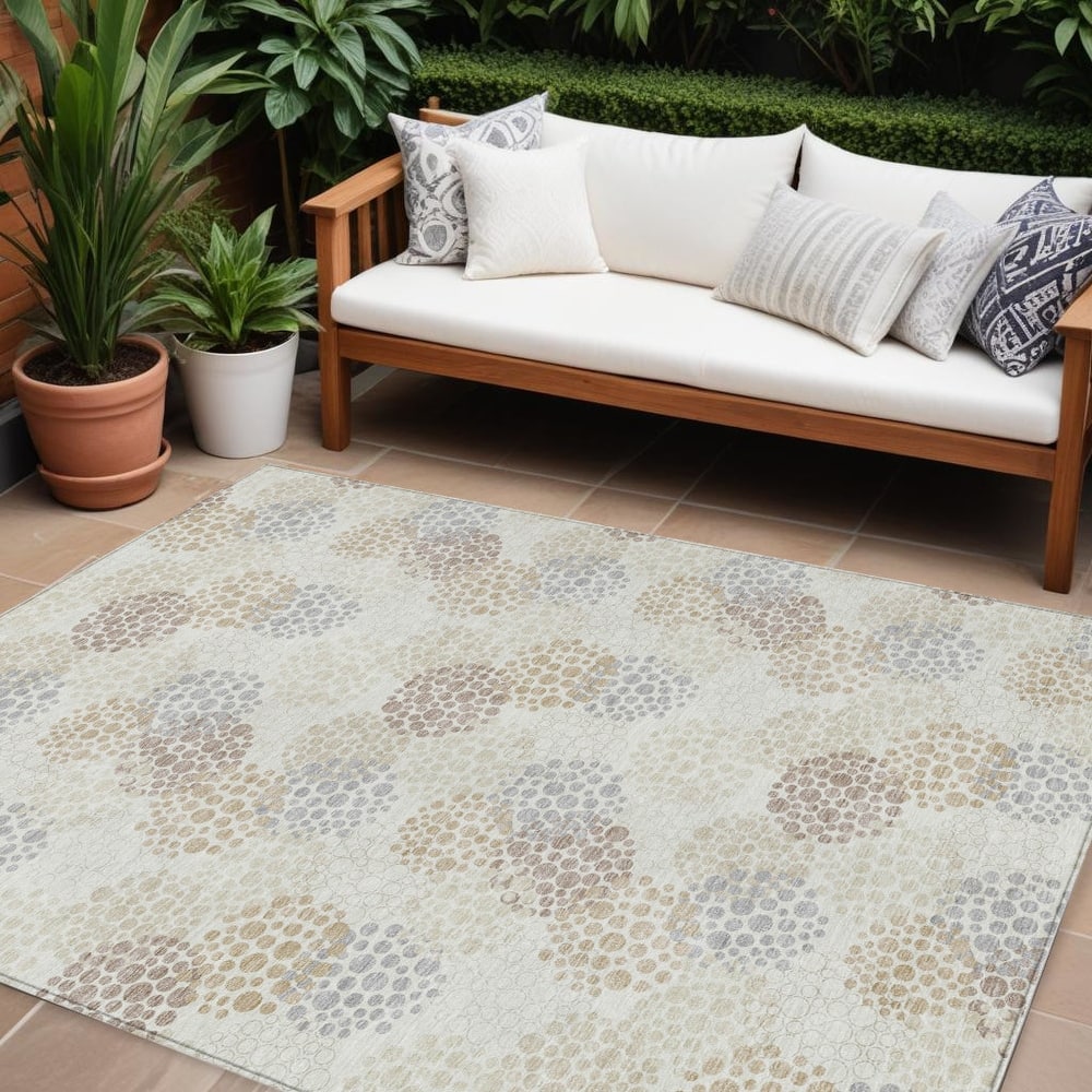 HomeRoots Polka Dot Transitional Rectangle Outdoor Rug
