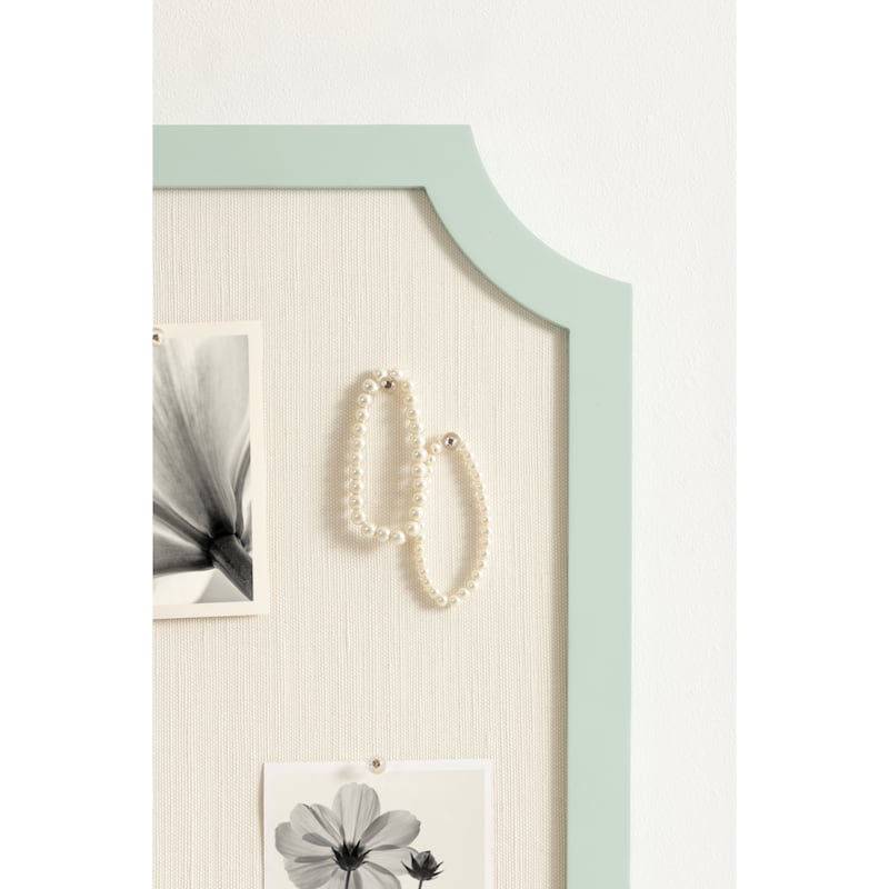 Kate and Laurel Holbrook Scalloped Rectangle Framed Pinboard