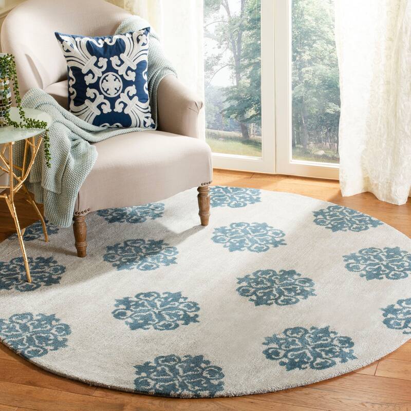 SAFAVIEH Handmade Soho Iliana Medallion N.Z. Wool Rug - 6' Round - Silver