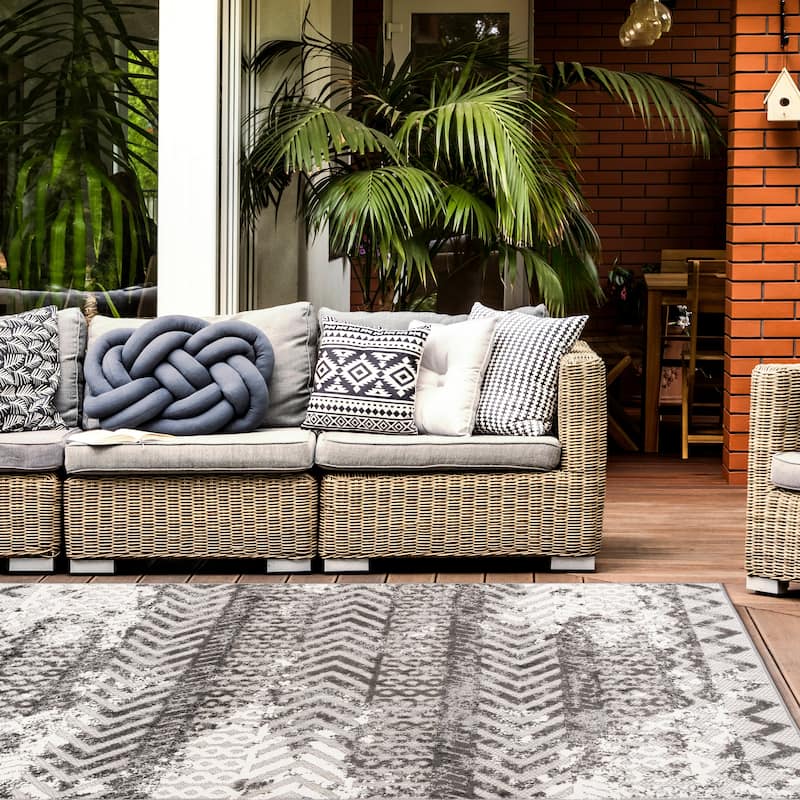 World Rug Gallery Turin Modern Geometric Bohemian Indoor/Outdoor Area Rug