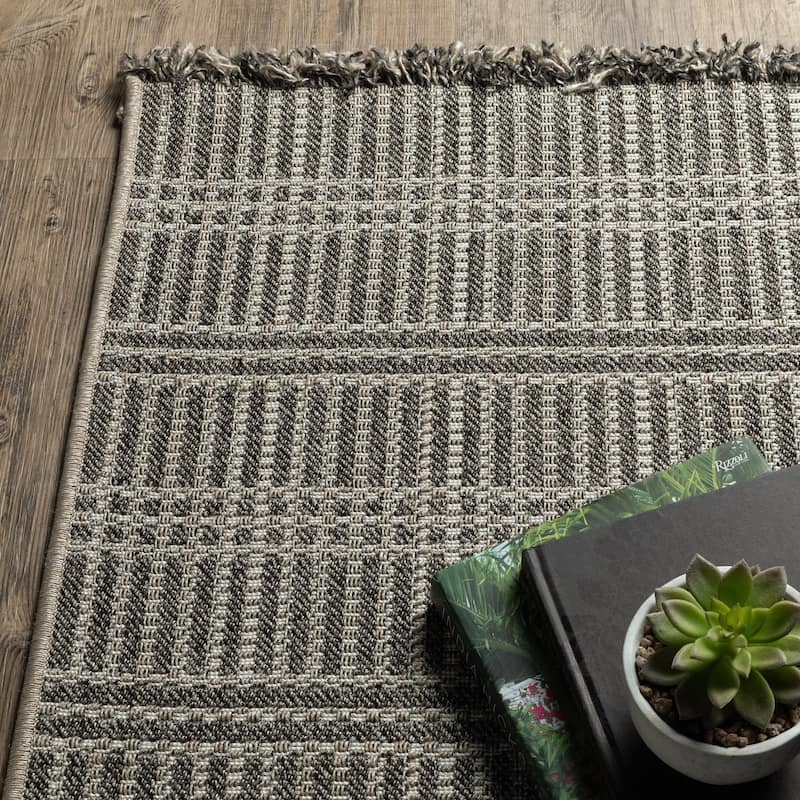 Style Haven Grayton Geometric Lines Beige/ Black Indoor-Outdoor Fringe Edge Rug