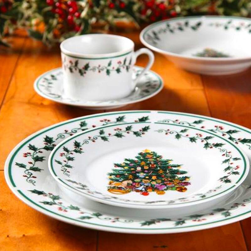 Cozy Christmas Tree Fine Ceramic 20 Piece Decorated Dinnerware Set