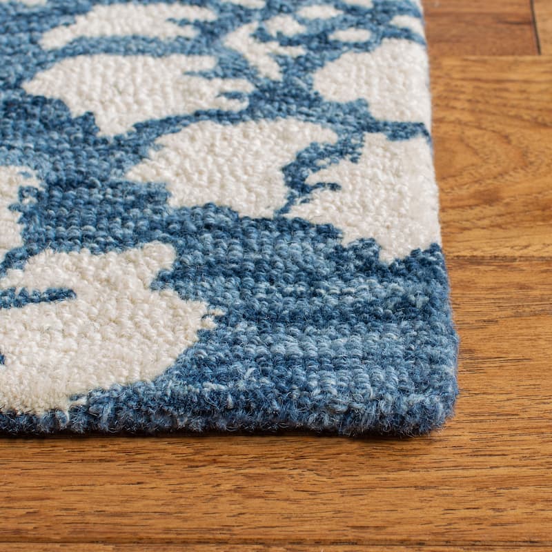 SAFAVIEH Handmade Micro-Loop Dinuca Transitional Geometric Wool Rug