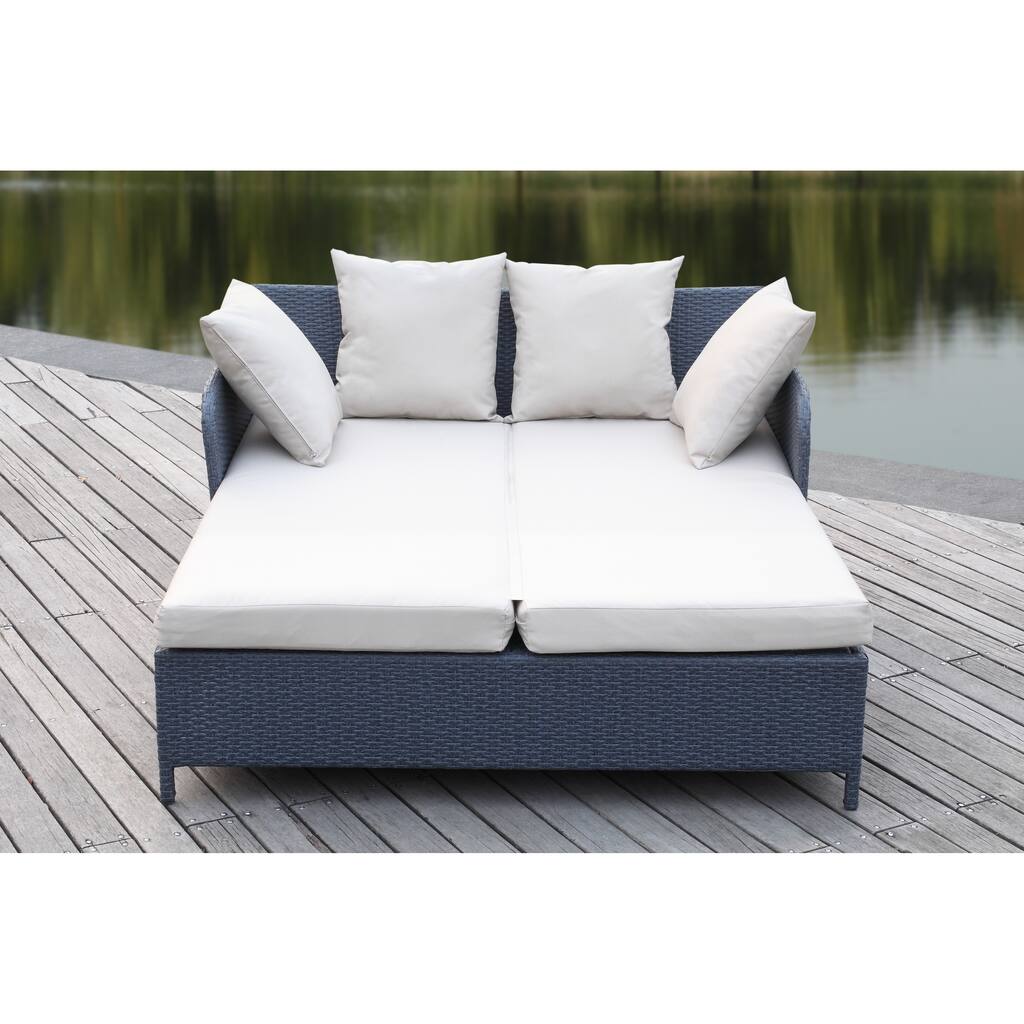 SAFAVIEH Outdoor Roelienke Rattan Wicker Daybed - 53W x 28D x 63H