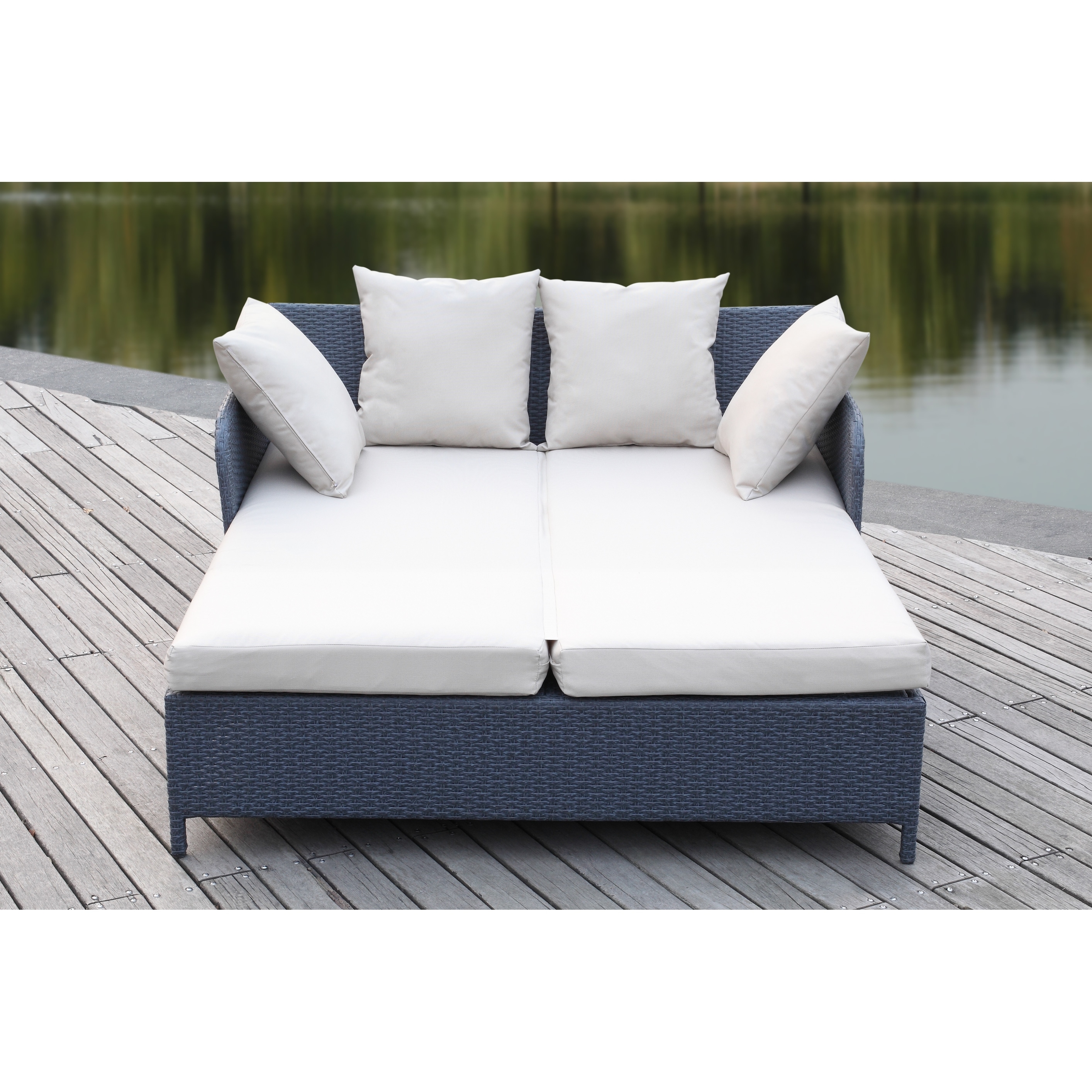 SAFAVIEH Outdoor Roelienke Rattan Wicker Daybed - 53W x 28D x 63H