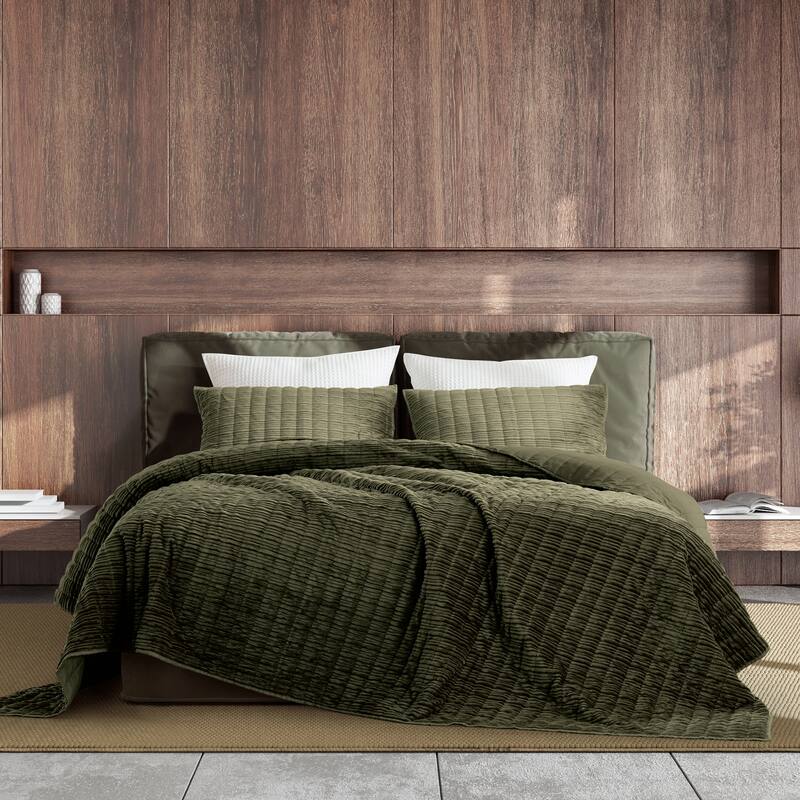 Wonderful Velvet 3 Piece Quilt Set
