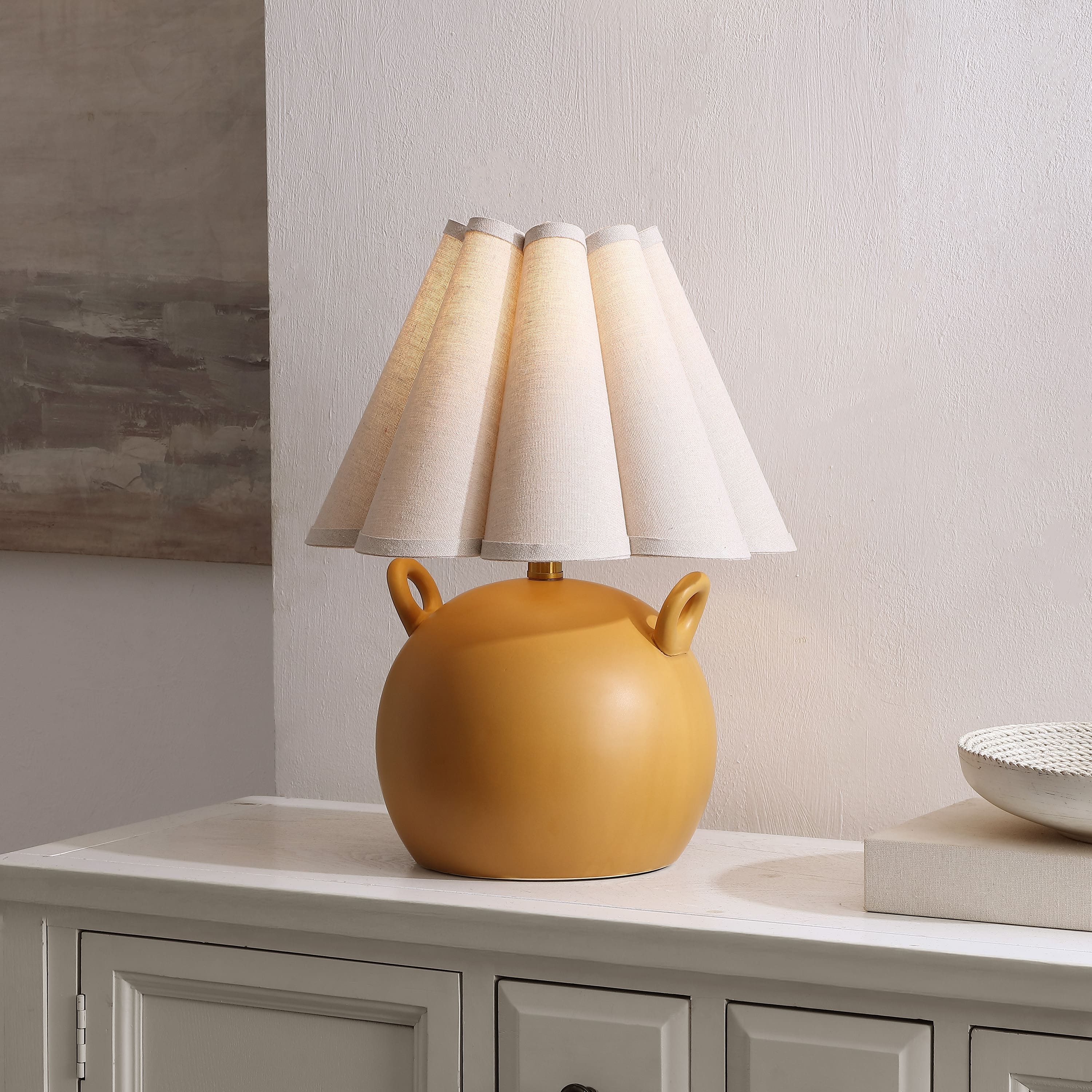 SAFAVIEH Demi 18-inch Ceramic Table Lamp - 14"W x 14"D x 18"H